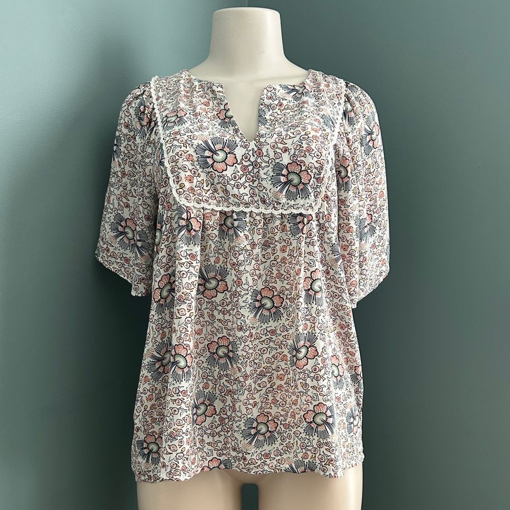 LOFT Floral Lace Short Flutter Sleeve Blouse Size Small